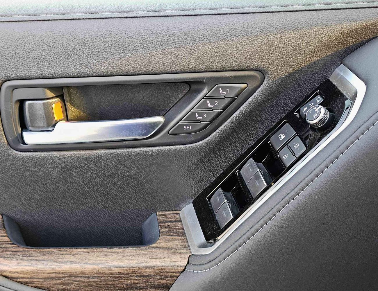 Toyota Land Cruiser VXR 3.5L