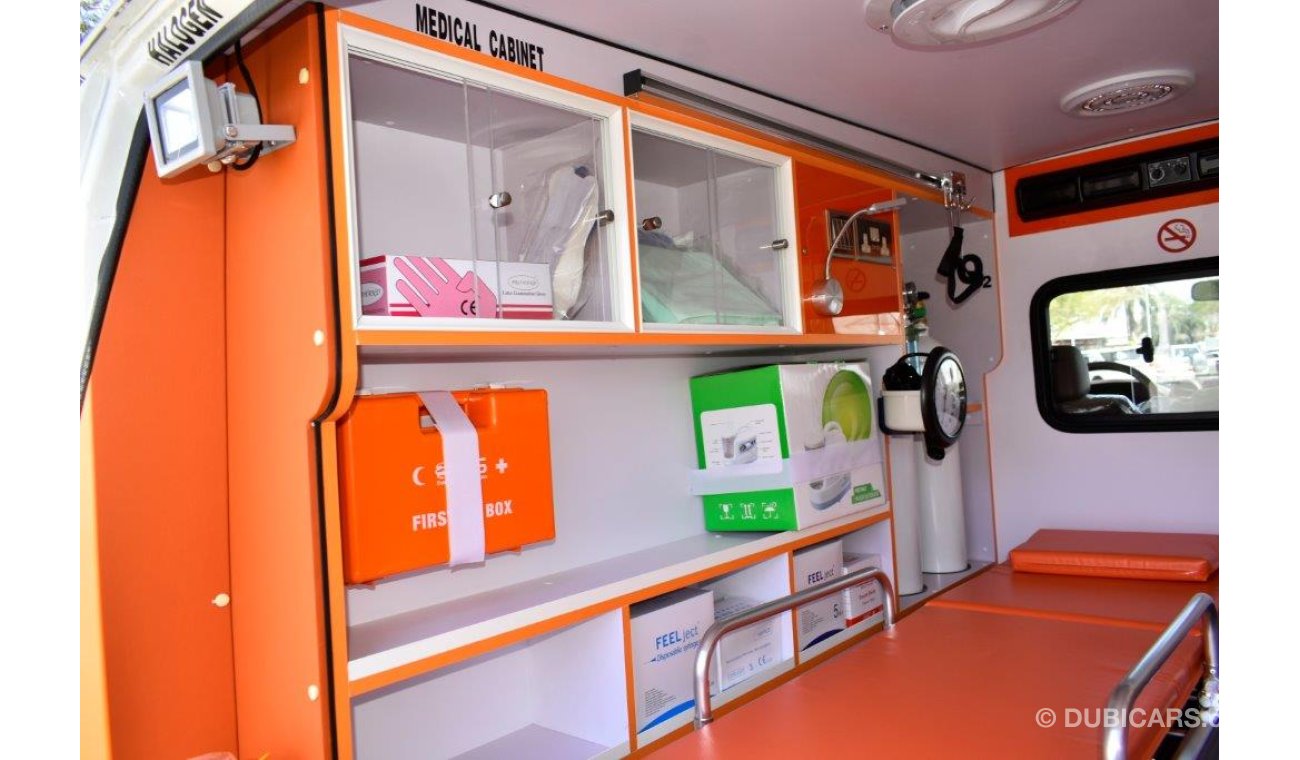 تويوتا لاند كروزر 78 HARDTOP V8 4.5L DIESEL AMBULANCE