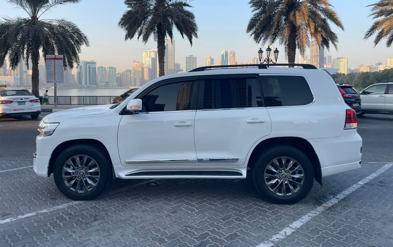 Toyota Land Cruiser DIESEL 4.5 LITER ,2020 MODEL RIGHT HAND DRIVE ,AVAILABLE FOR EXPORT ONLY