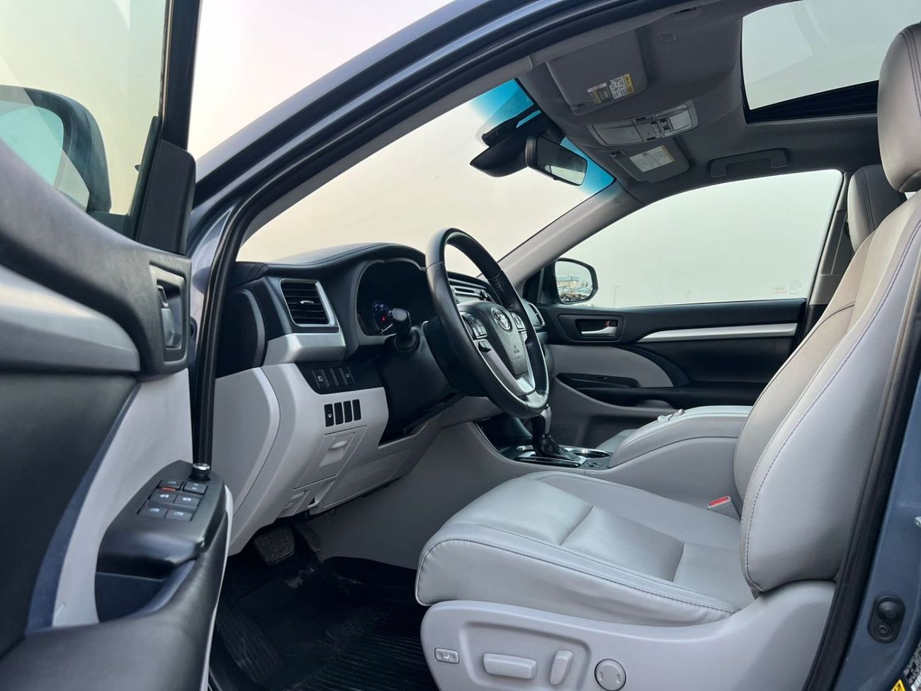 Toyota Highlander 2019 Toyota Highlander Hybrid XLE Full Option -3.5L V6-AWD 4x4 - Sunroof-Leather seat-Rear Camera -