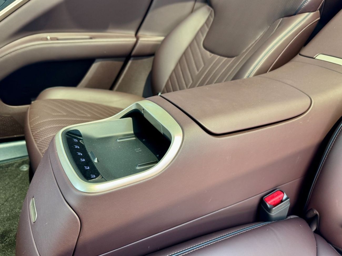 أفاتر 11 Premium AWD USED AVATR 11 DUEL MOTOR / 562HP 2023 4 VIP SEATS / WARRANTY&SERVICE