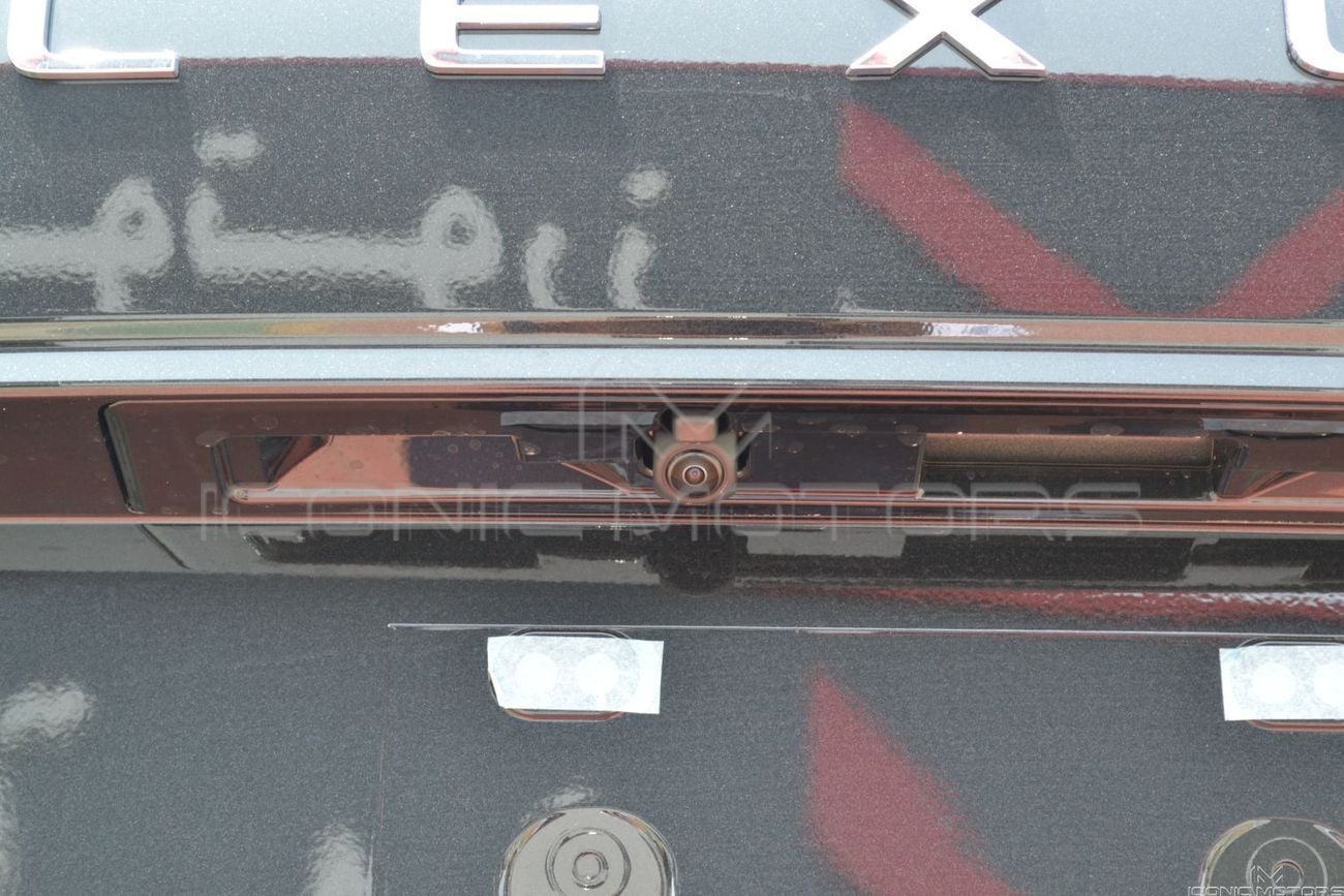 لكزس LX 700h Signature