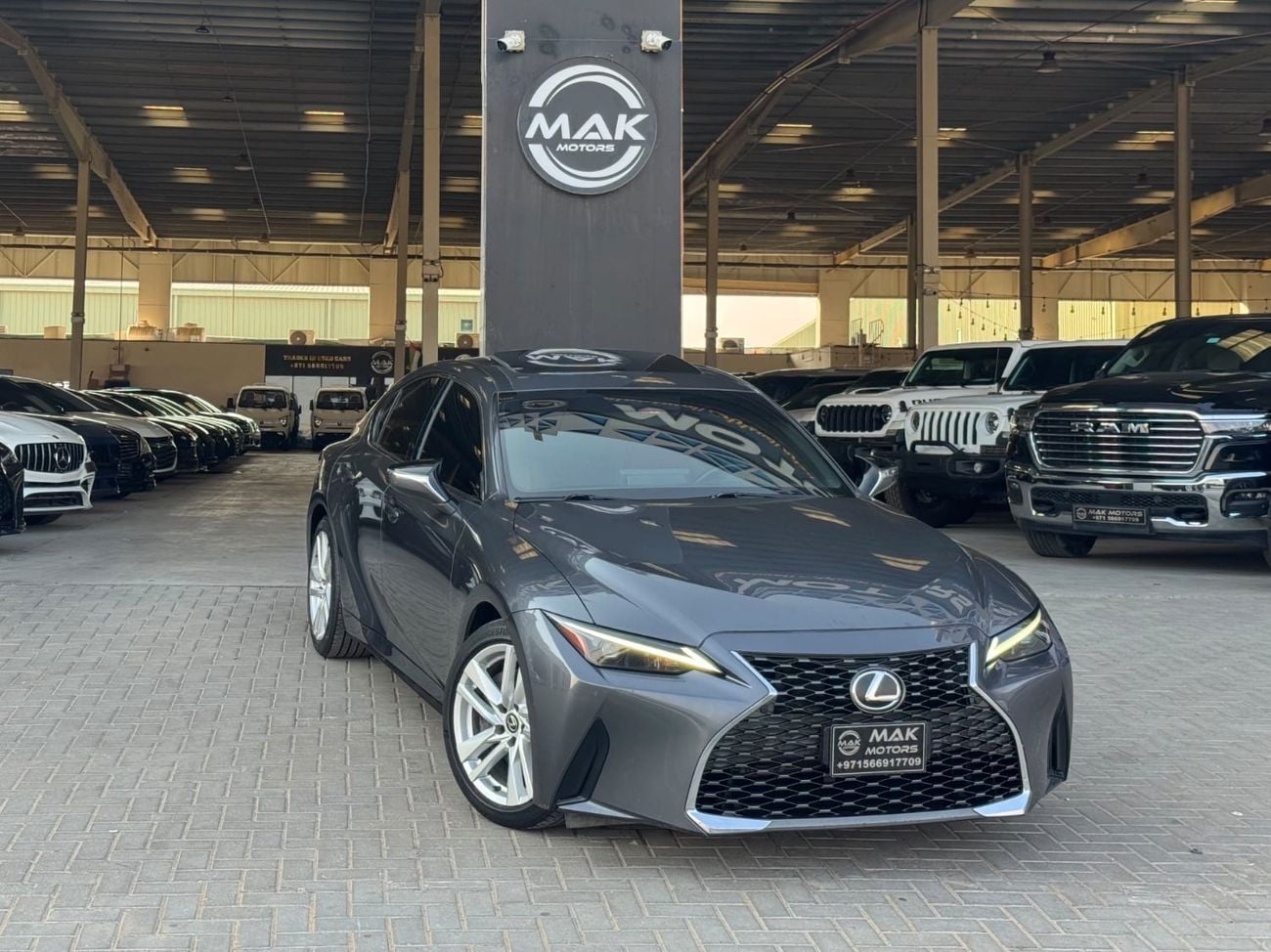 Lexus IS300 PREMIER لكزس is300  خليجي ‎موديل 2023  اربعة سلندر توربو اقتصادية جدا فالبترول  ماشي 56400 كم  مواصفات:  ( ش
