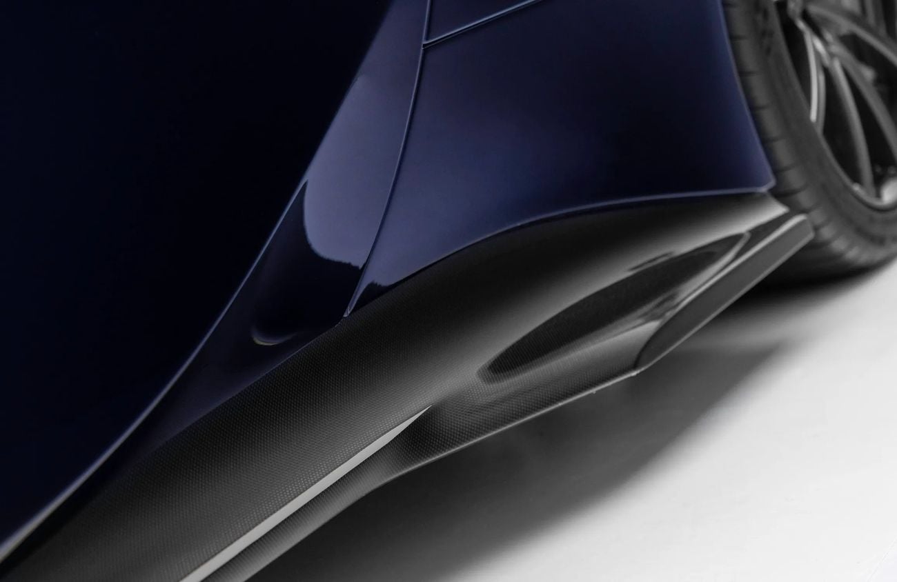 فيراري SF90 سبيدر 4.0L Twin-Turbocharged V8 + 3 Electric Motors