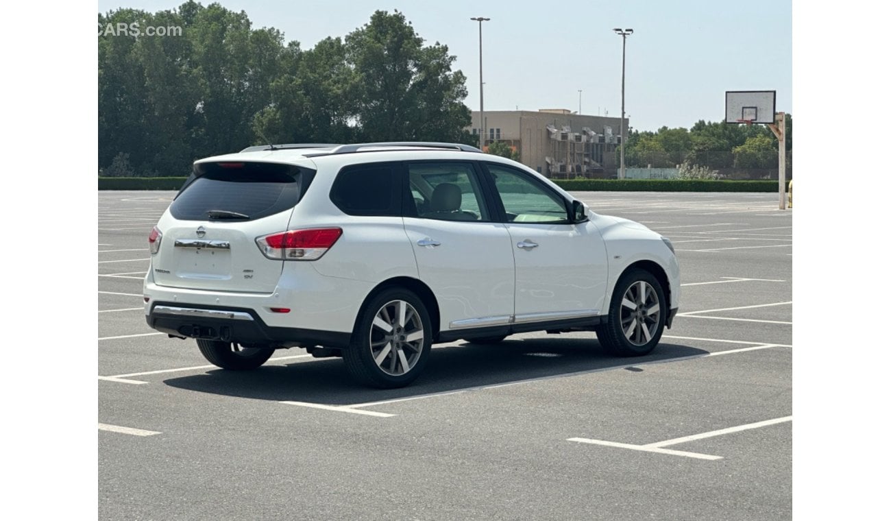 Nissan Pathfinder SV MODEL 2015 GCC CAR PERFECT CONDITION INSIDE AND OUTSIDE FULL OPTION PANORAMIC ROOF LEATHER SEATS