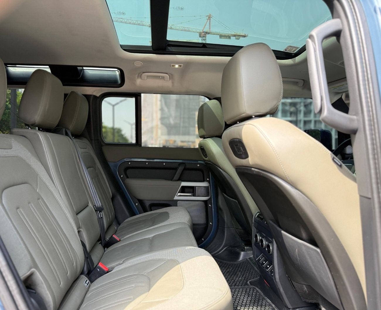 لاند روفر ديفندر P300 110 S 2.0L (5 Seater)