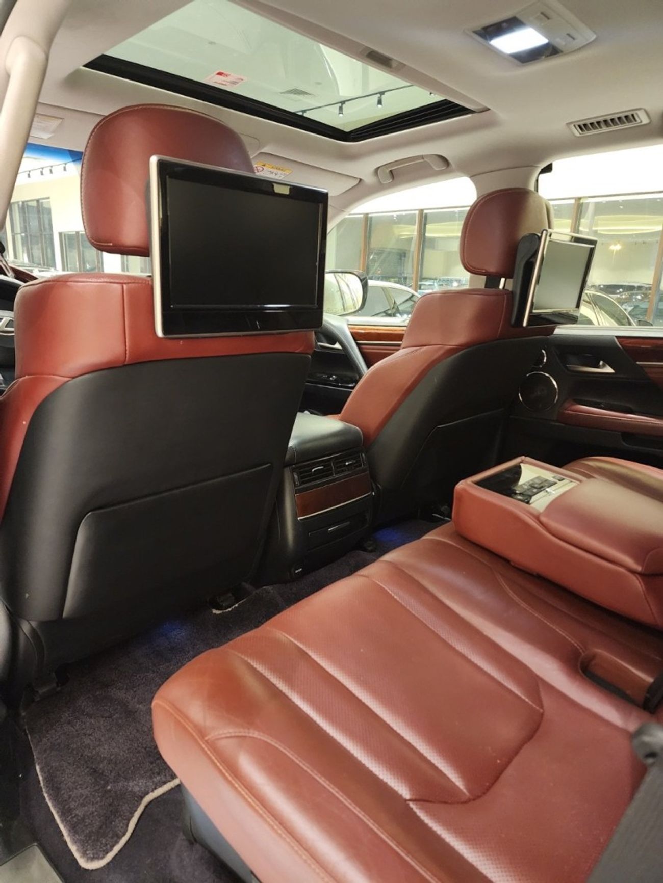 لكزس LX 570 Platinum Interpid 5.7L