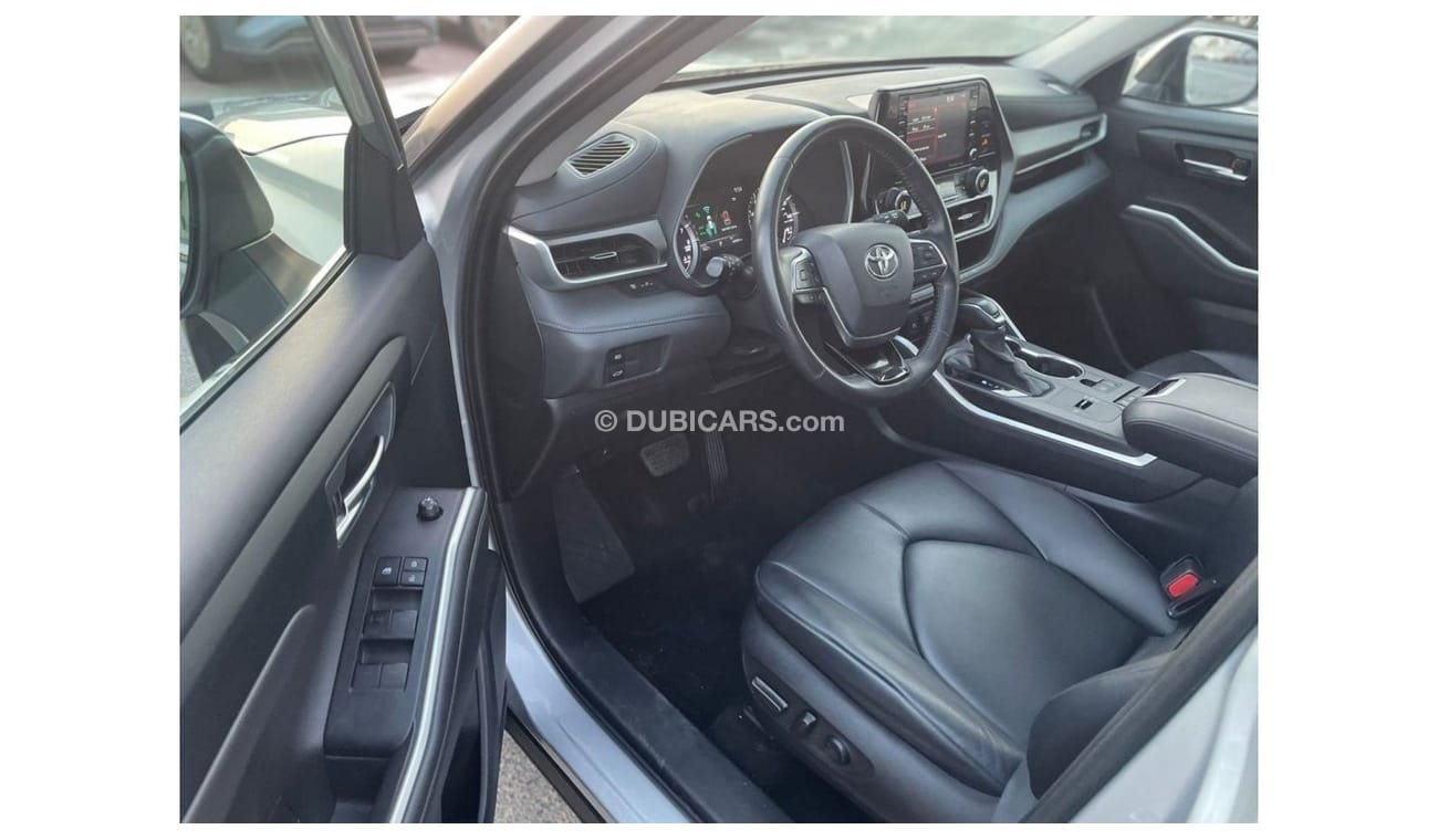 Toyota Highlander *Offer*2020 Toyota Highlander XLE 3.5L V6 Full Option - /