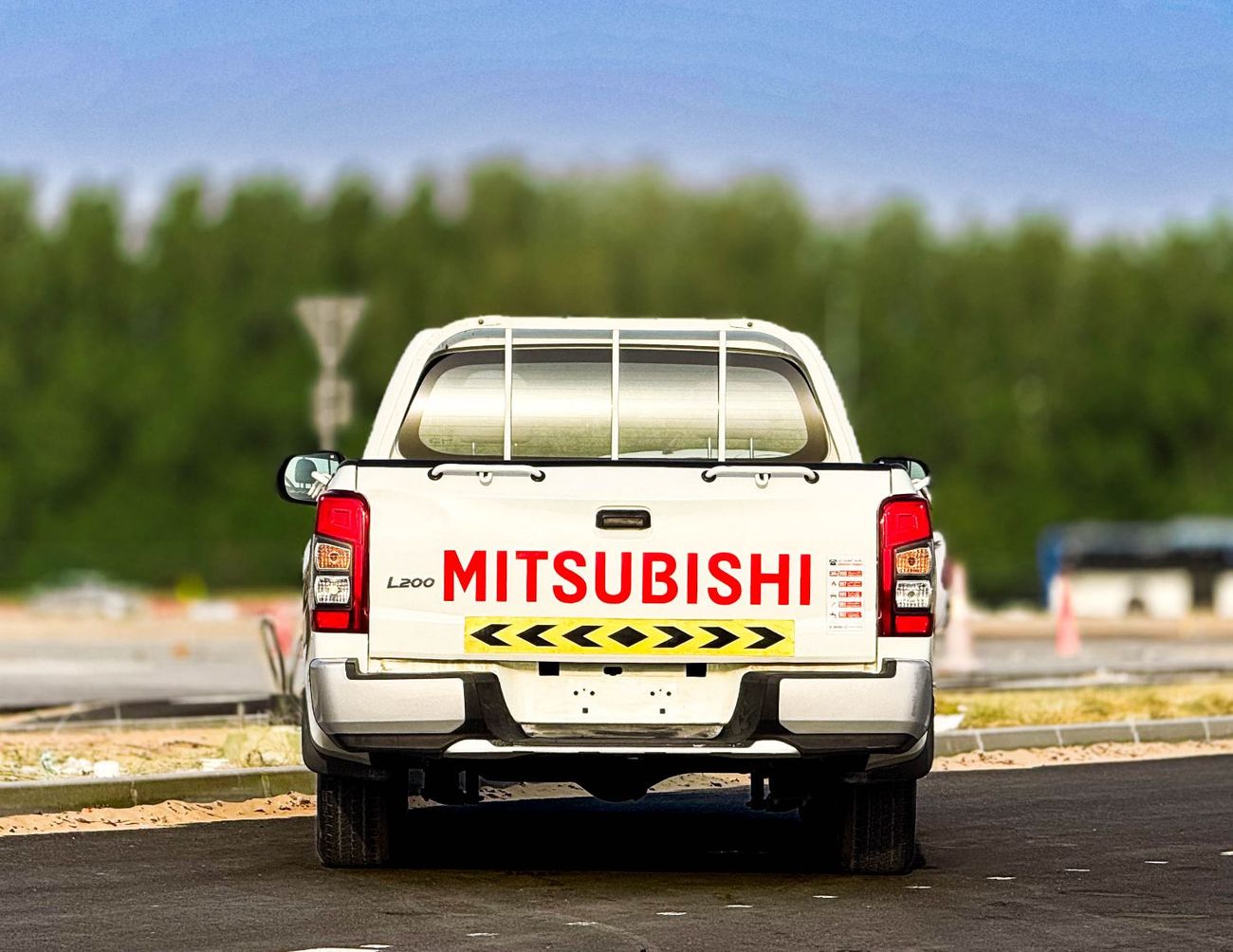 Mitsubishi L200 GL 2.4L (128 HP) Single Cab Utility Mitsubishi L200 2.4L 2WD 2022 GCC accident-free in excellent con