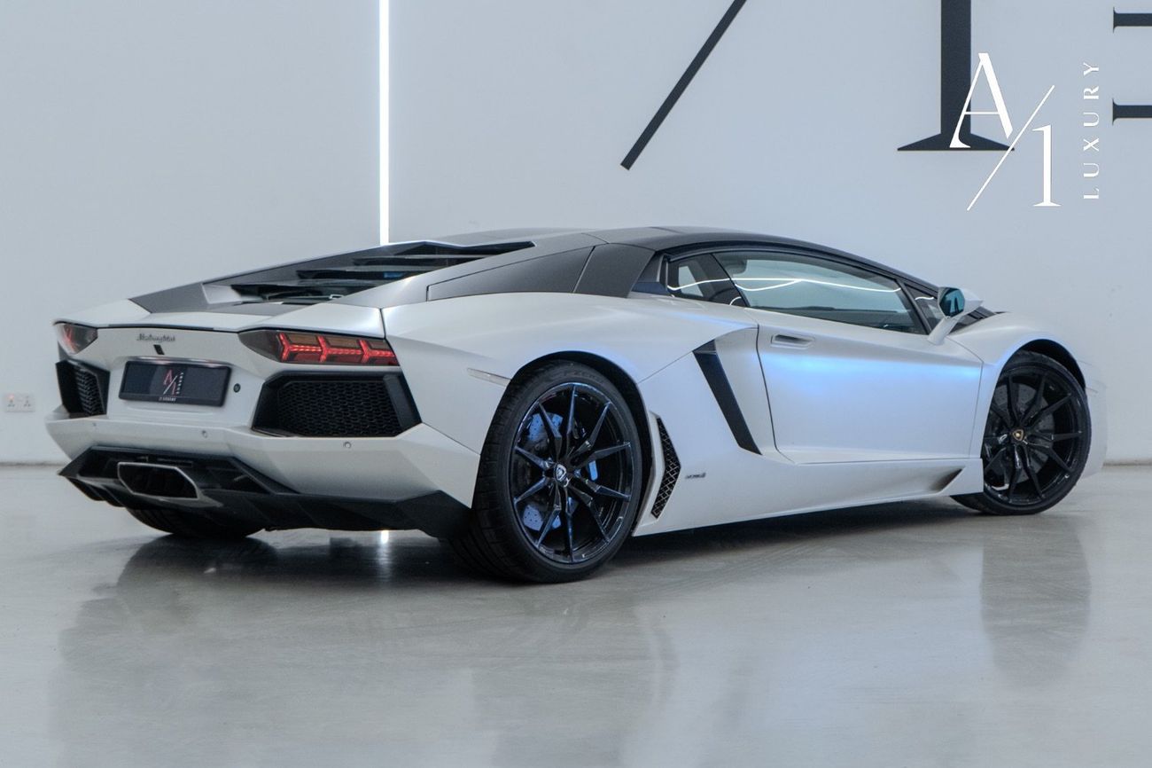 Lamborghini Aventador 6.5L V12 2012 Lamborghini Aventador LP700-4, Very Low Kms, GCC