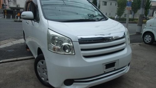 Toyota Noah ZRR70G