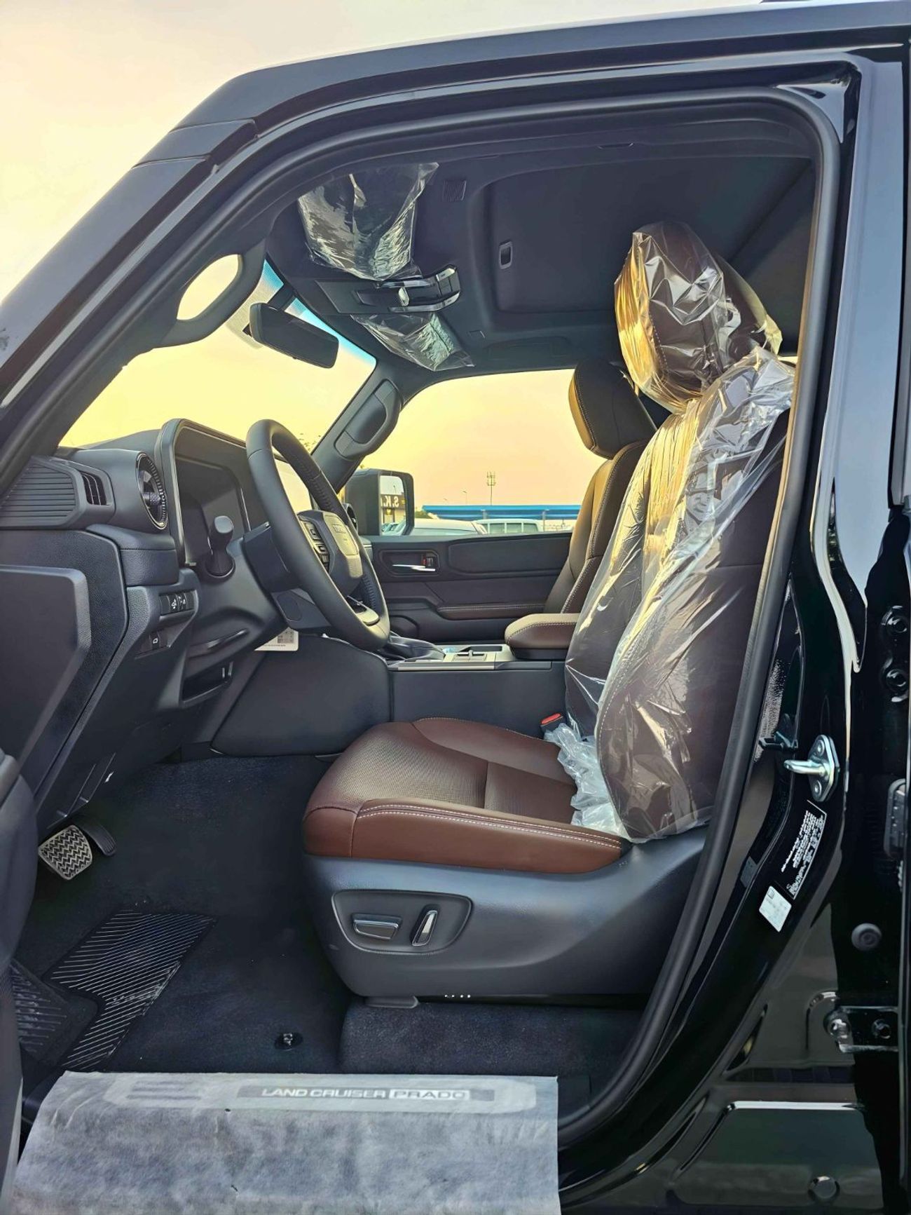 تويوتا برادو ADVENTURE TURBO /2.8L V4 DIESEL/DRIVER POWER SEAT WITH LEATHER/DVD+CAMERA/COOL BOX (CODE#P28ADV3)