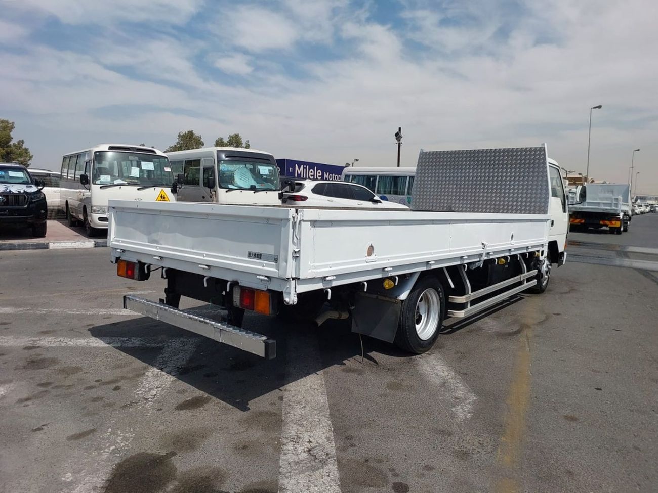 Mitsubishi Fuso Canter (RAMADAN OFFER) MITSUBISHI CANTER TRUCK RHD 1990 MODEL 3.9 L DIESEL MANUAL(PM40199)