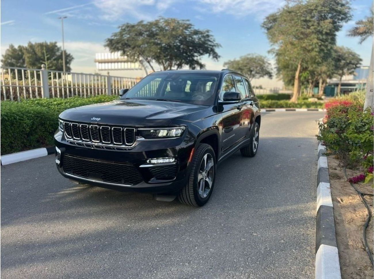 جيب جراند شيروكي Jeep Grand Cherokee  GCC Specs 2024 0 KM EXPORT ONLY.