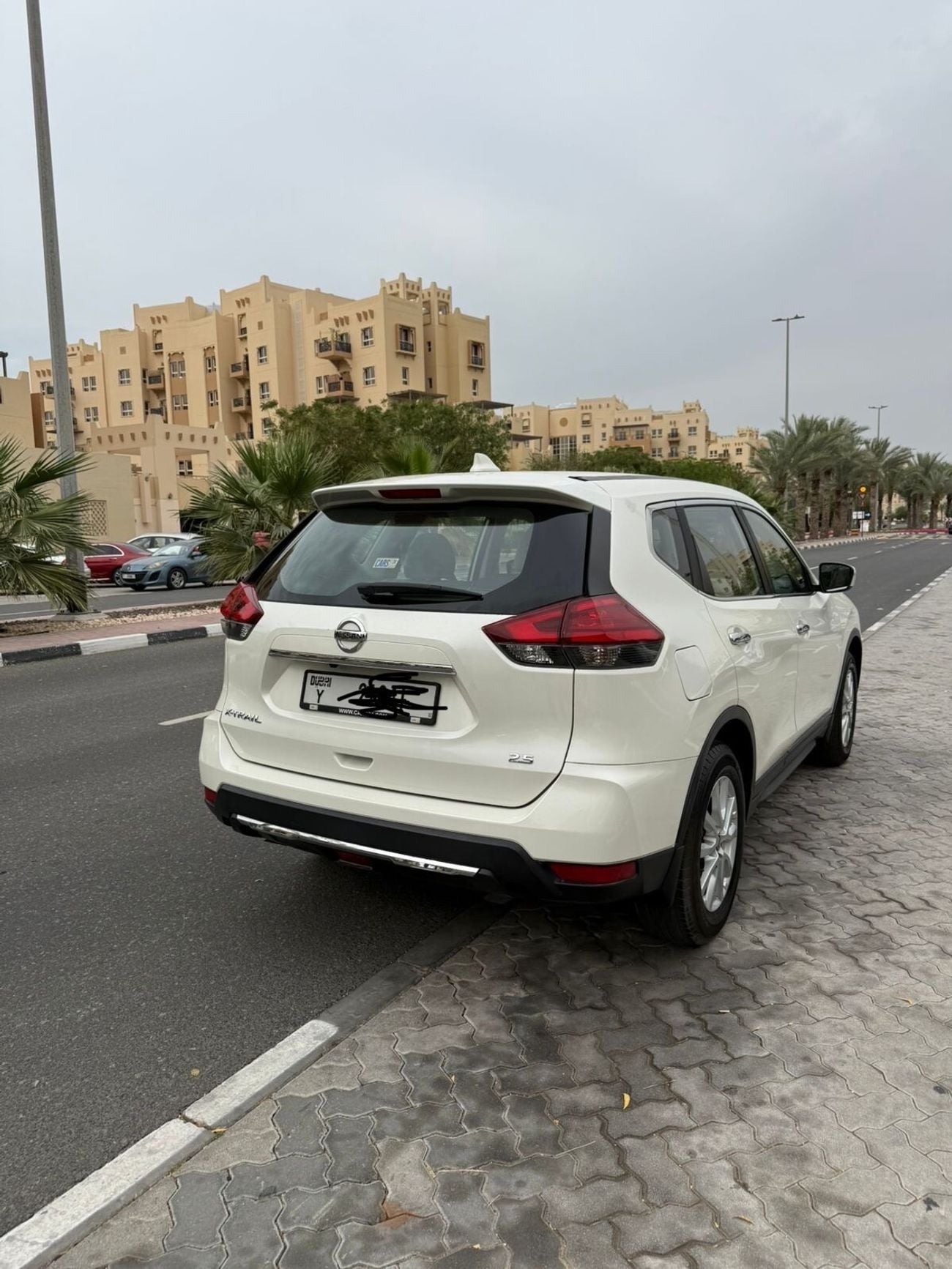 نيسان إكس تريل S 2.5L FWD (5 Seater)