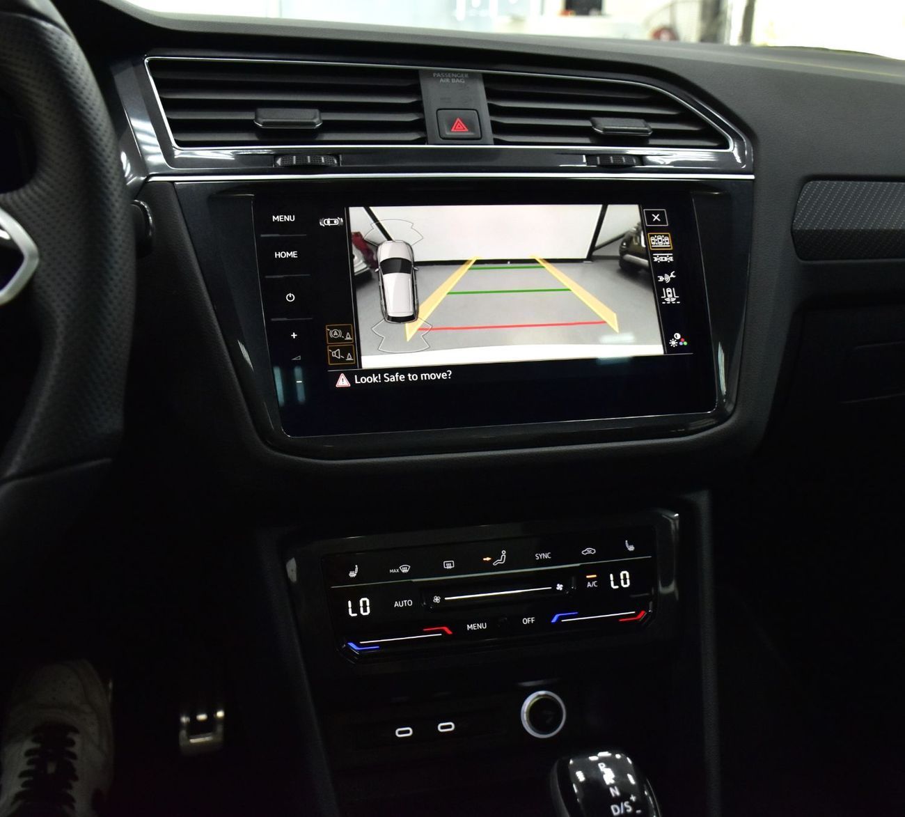 فولكس واجن تيجوان Volkswagen Tiguan R-Line 4Motion ( 2024 Model ) in White Color GCC Specs