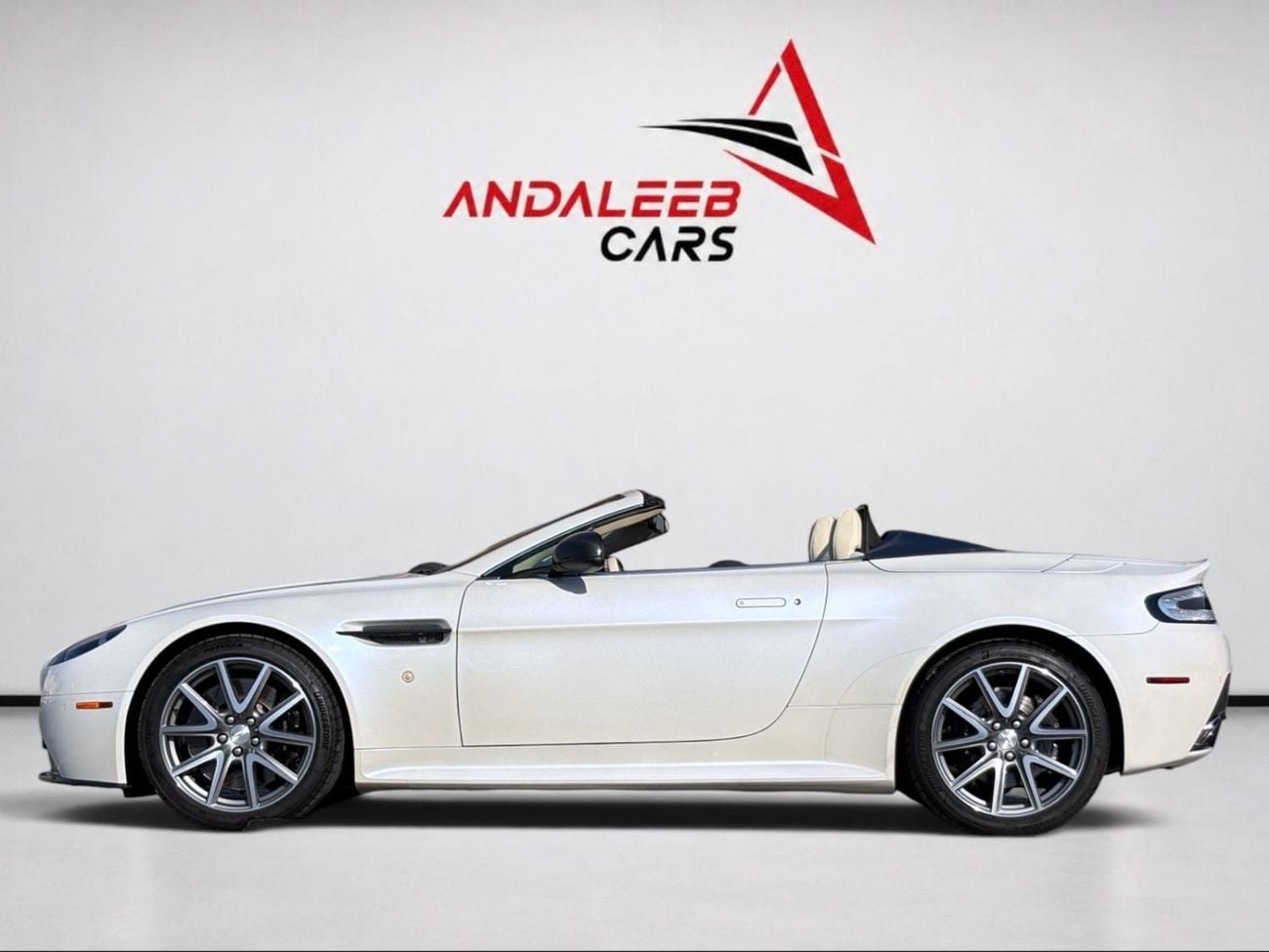 Aston Martin Vantage ASTON MARTIN VANTAGE S Cabriolet | 4.7L V8 | 2014 | GCC SPECS