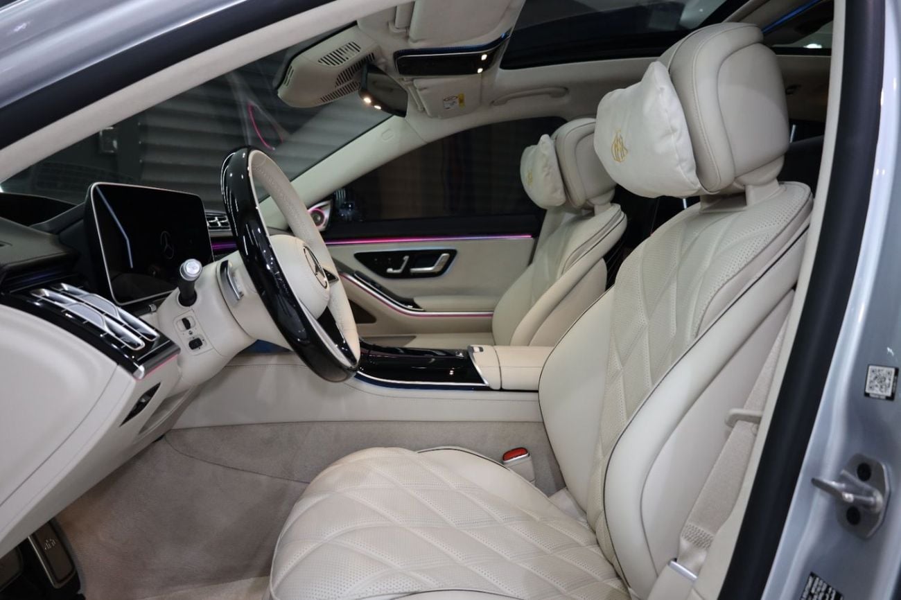 Mercedes Maybach S680 Maybach Two-Tone, Executive Rear Seat Package, Gargash Warranty + Service!!