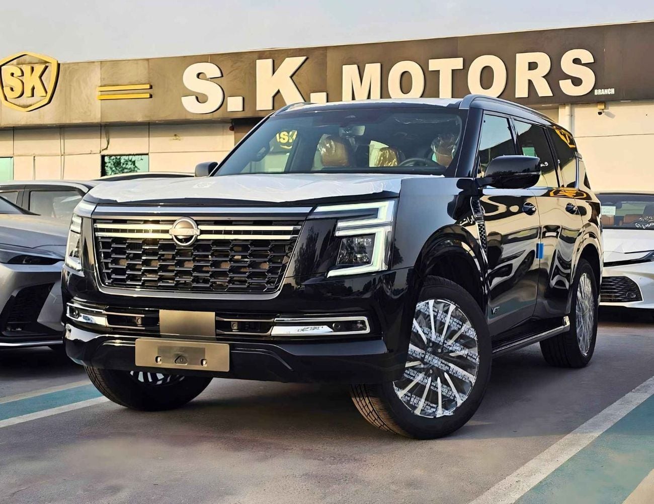 نيسان باترول LE PLATINUM TWIN TURBO / 3.5 V6 PETROL /FULL OPTION WITH RR ENTERTAINMENT SCREEN (CODE#LE PLATINUM)