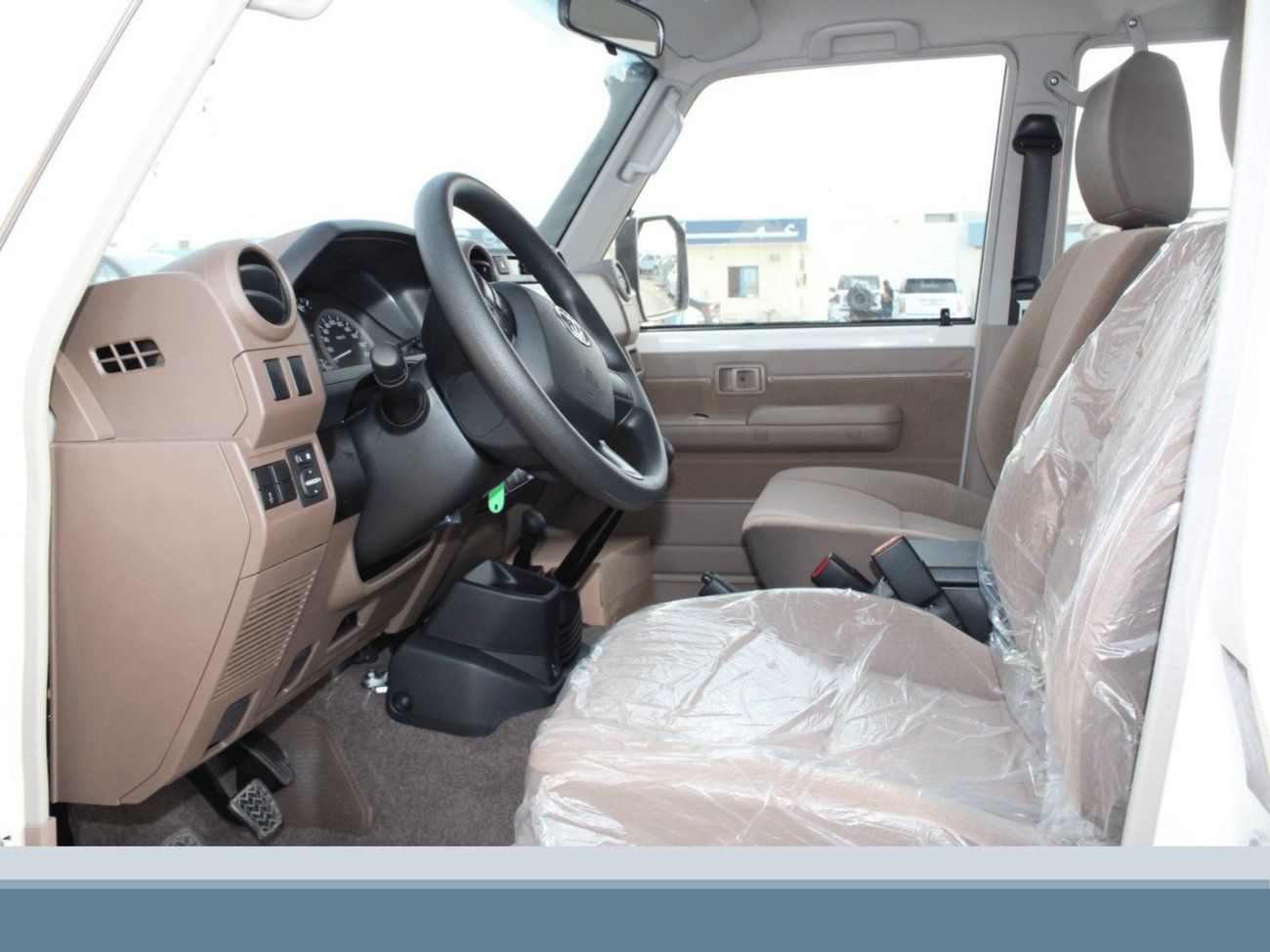 Toyota Land Cruiser 70 ECT0031 - Toyota LC76 Hardtop 5 Doors - 2.8L Diesel Manual White