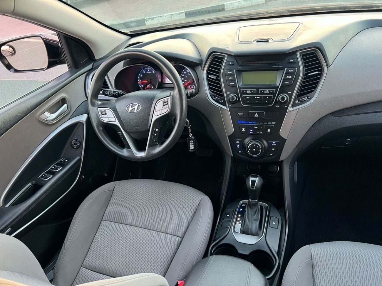 Hyundai Santa Fe 2015 Hyundai Santa Fe - 2.4L V4 - Accident Free - Clean Car  - Canadian Spec