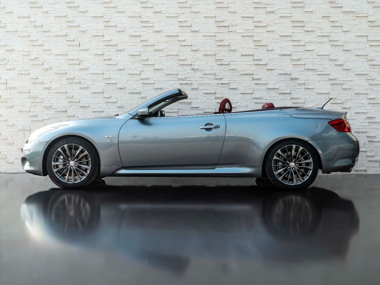 Infiniti Q60 CONVERTIBLE