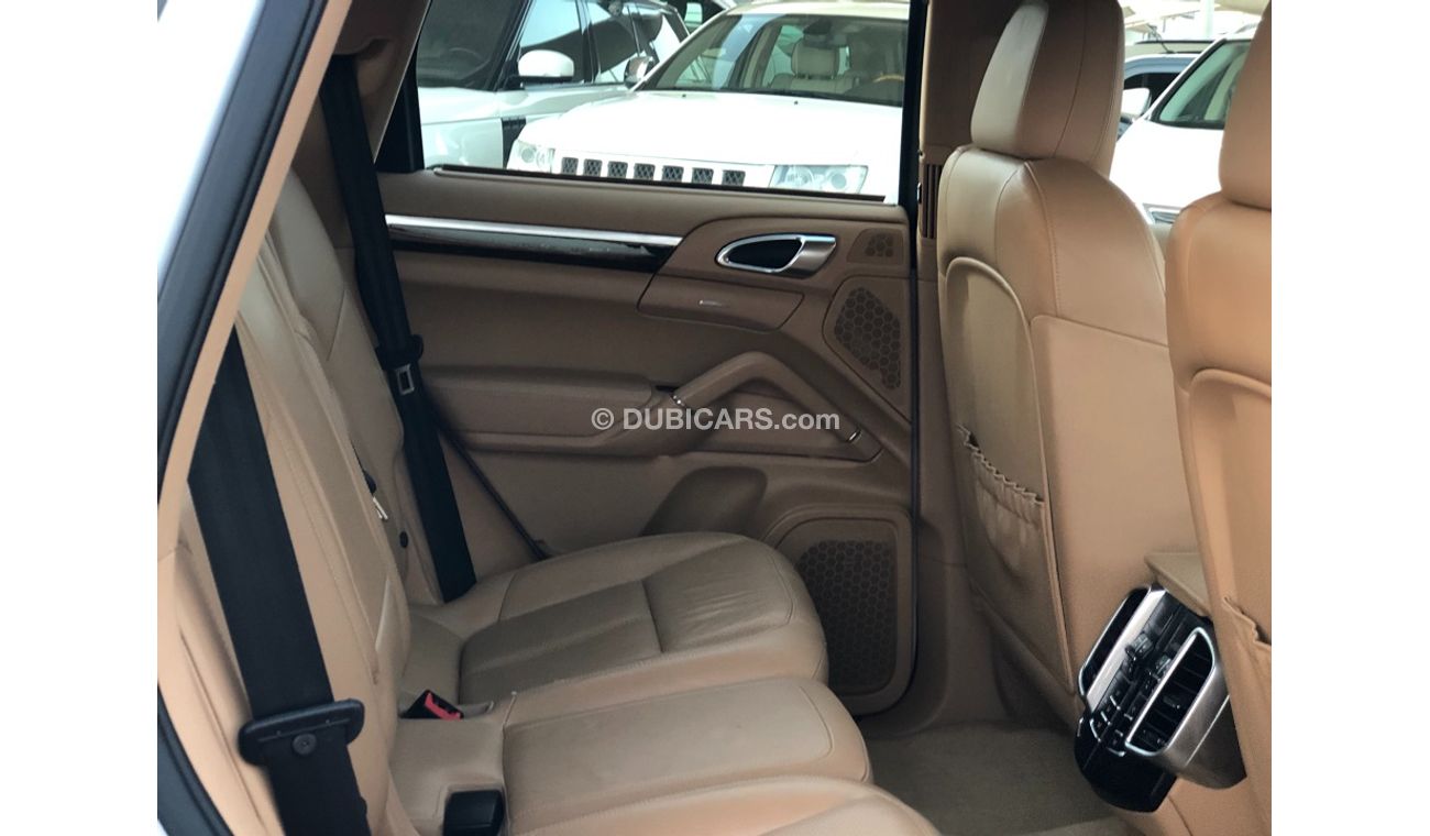Porsche Cayenne PORSCHE CAYENNE S MODEL 2013  GCC CAR PERFECT CONDITION FULL OPTION PANORAMIC ROOF LEATHER STS BAC