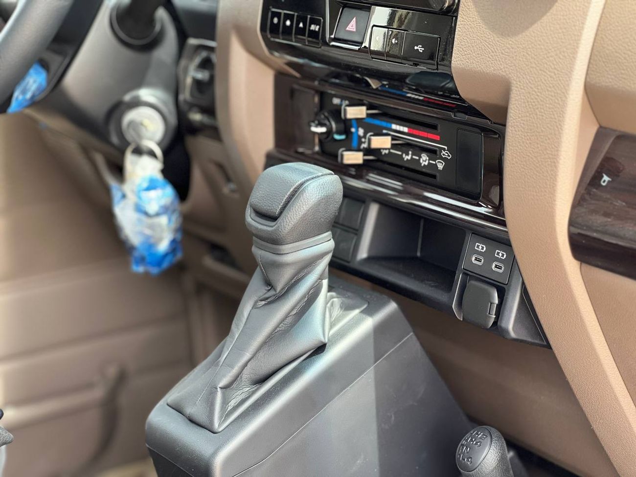 Toyota Land Cruiser Pick Up LC79 S/C 4.0L PTR A/T //2025// MID OPTION WITH WINCH , DIFF LOCK , DVD&BACK CAMERA , CRUISE CONTROL