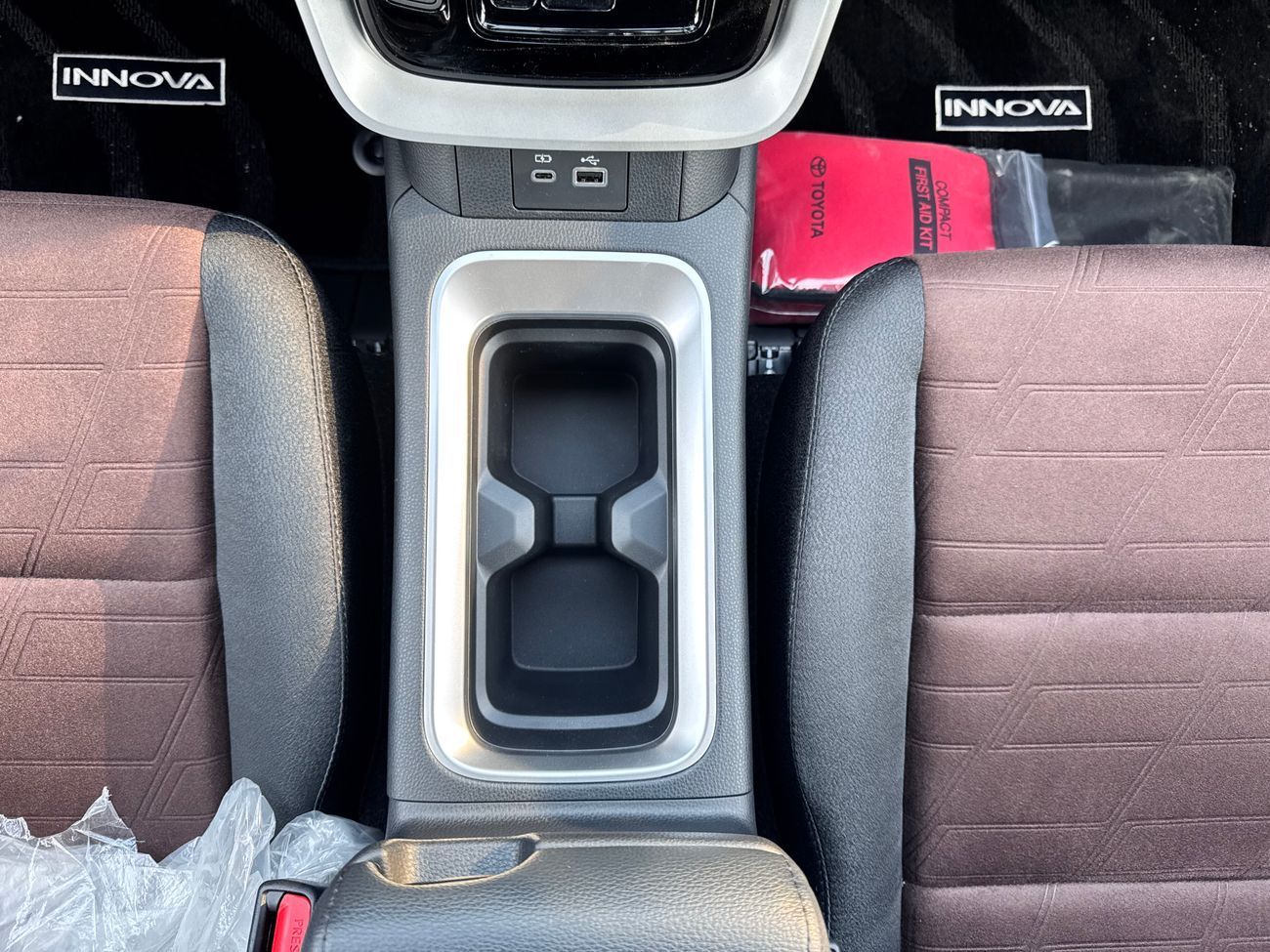 تويوتا إينوفا 2.0L HyCross 8S Hybrid