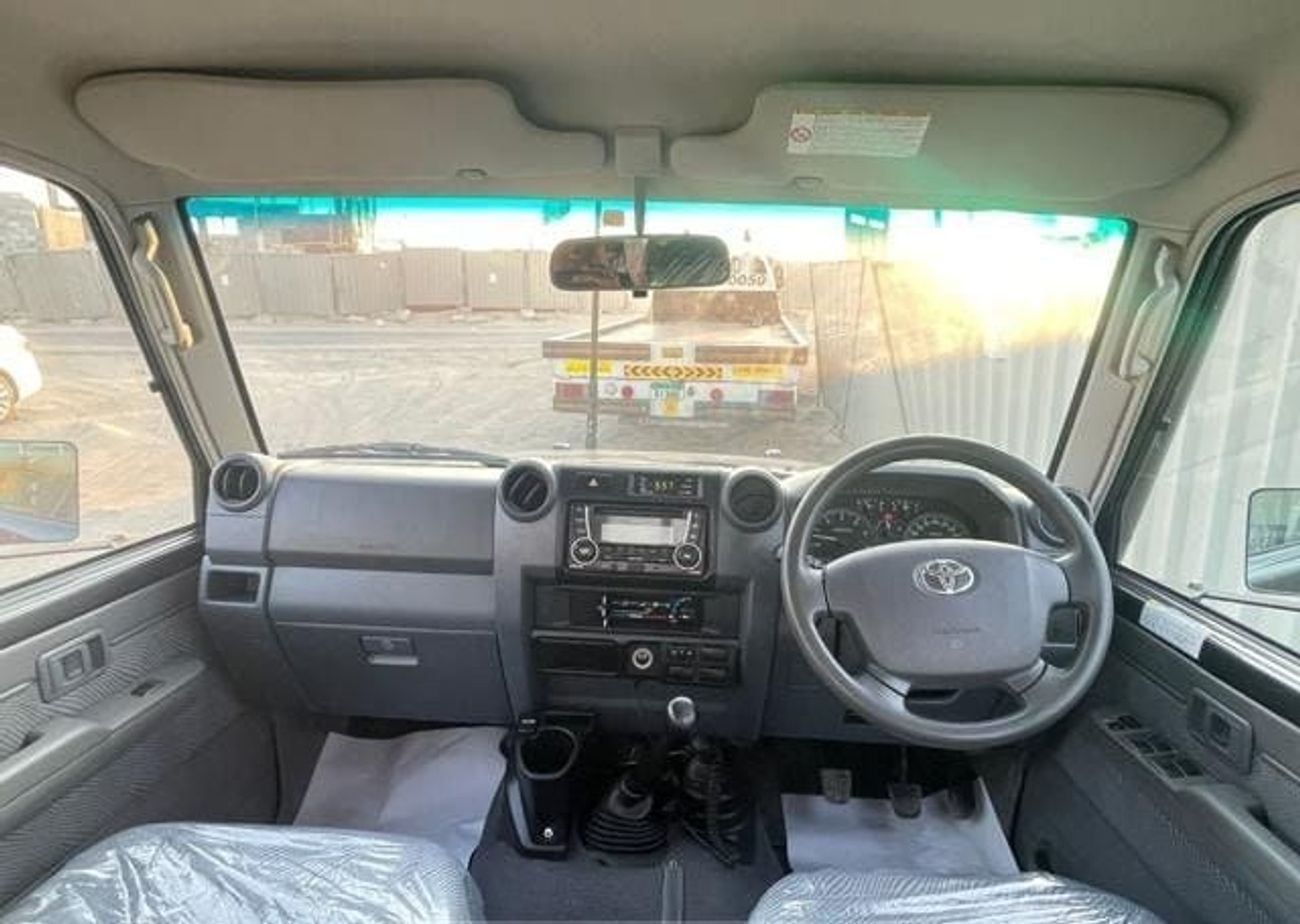 Toyota Land Cruiser Pick Up DIESEL 4.5 LITER ,RIGHT HAND DRIVE ,ONLY FOR EXPORT AVAILABLE