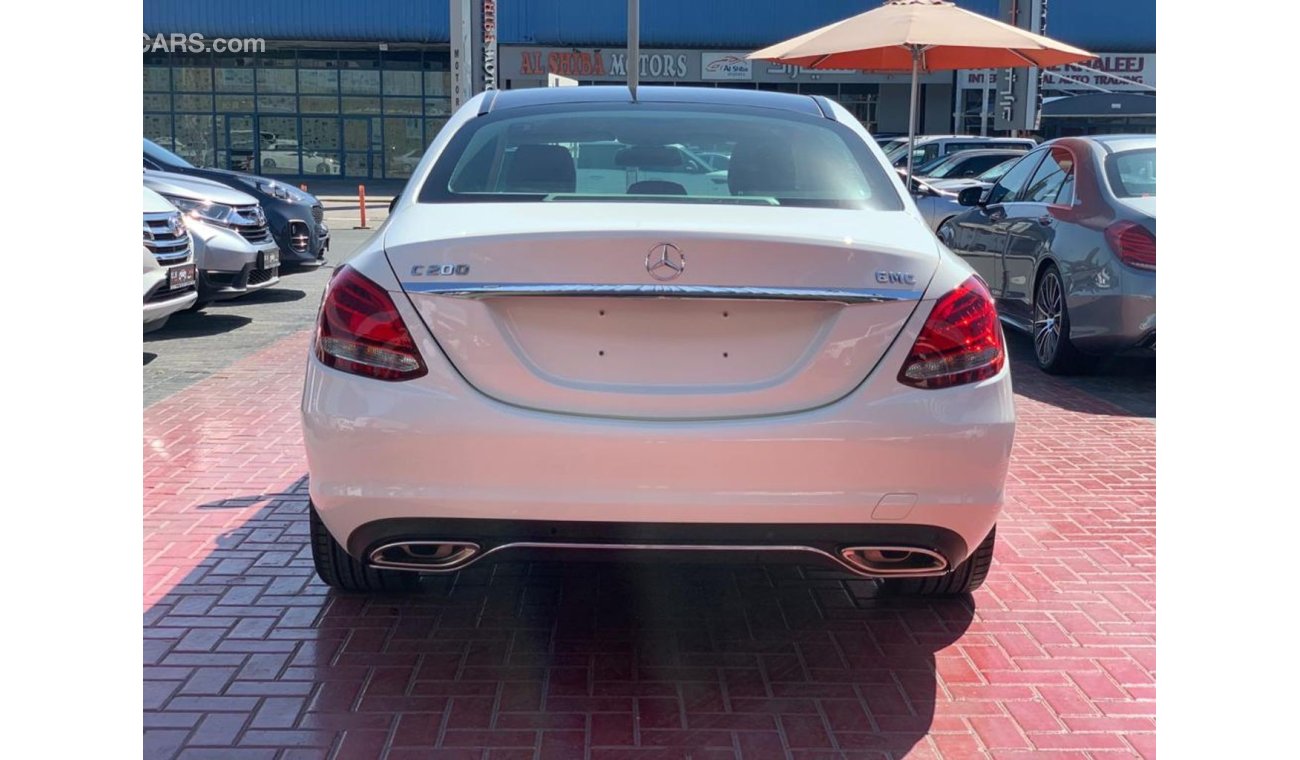 مرسيدس بنز C200 GCC LOW MILEAGE 2017 AGENCY MAINTAINED IN MINT CONDITION WITH BRAND NEW TYRES