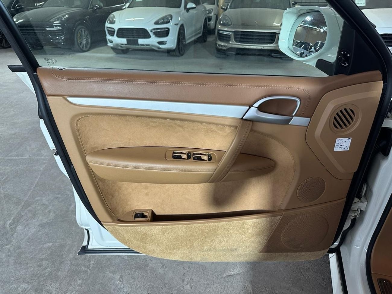Porsche Cayenne PORSCHE CAYENNE GTS 2008 | SUNROOF | TWO KEYS | VERY LOW MILEAGE!
