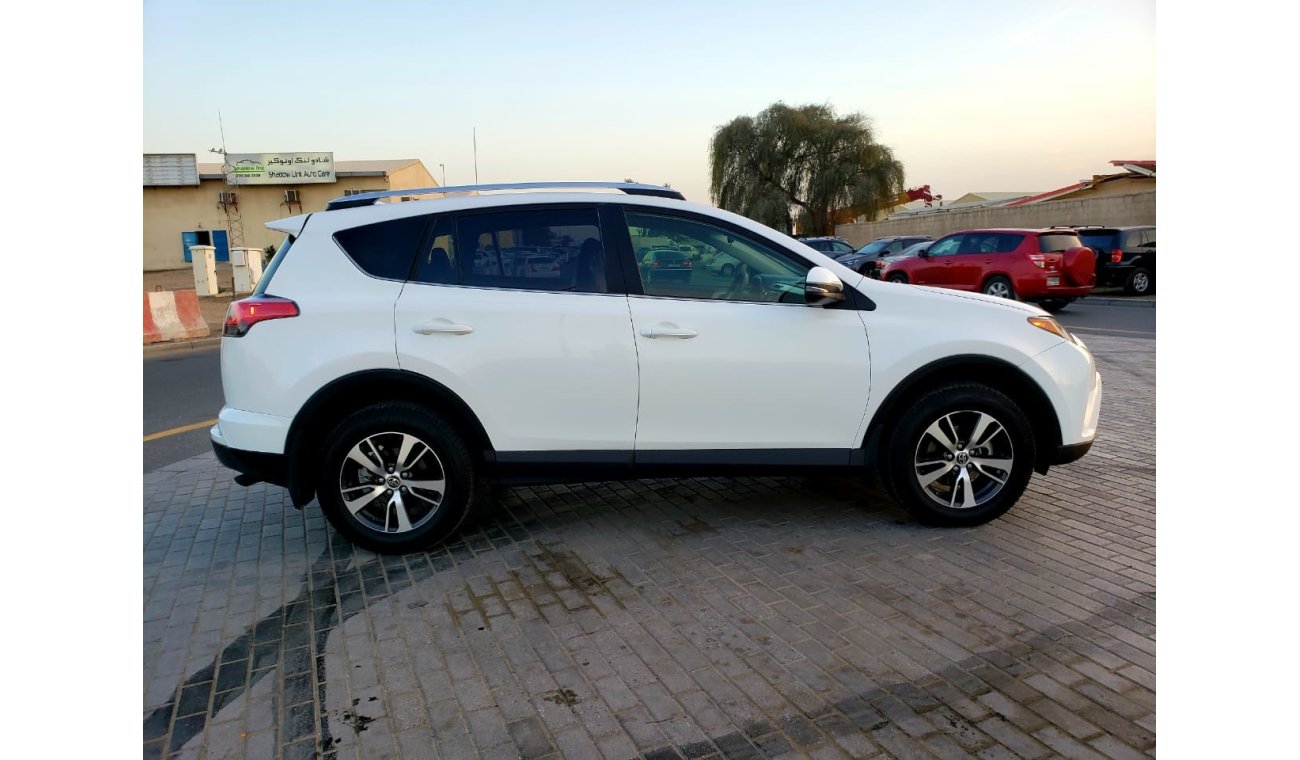 Toyota RAV4 XLE  CLEAN  CAR