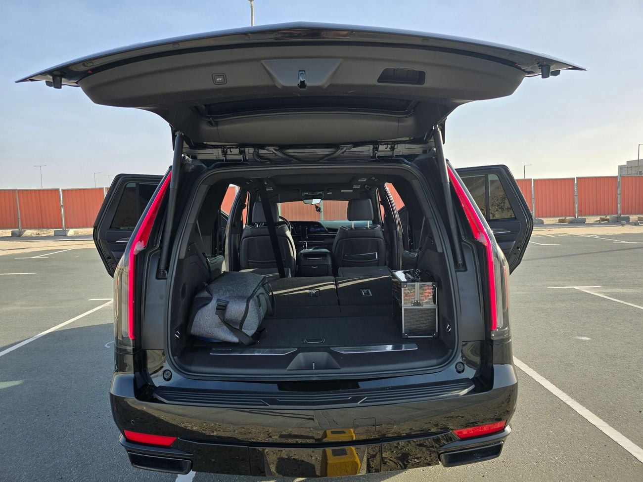 كاديلاك إسكالاد Cadillac Escalade Sport 2022 | 6.2L V8 | AWD | American Specs | 7 Seater