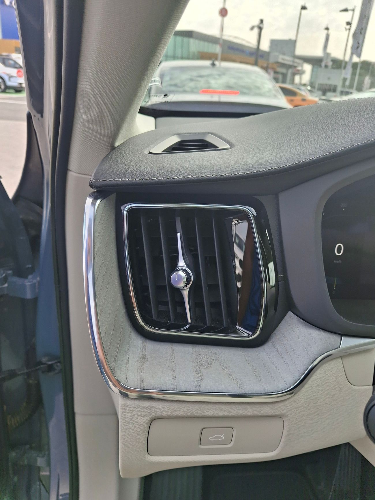 Volvo XC60 B5 ULTIMATE DARK 2 | Zero Down Payment | Home Test Drive