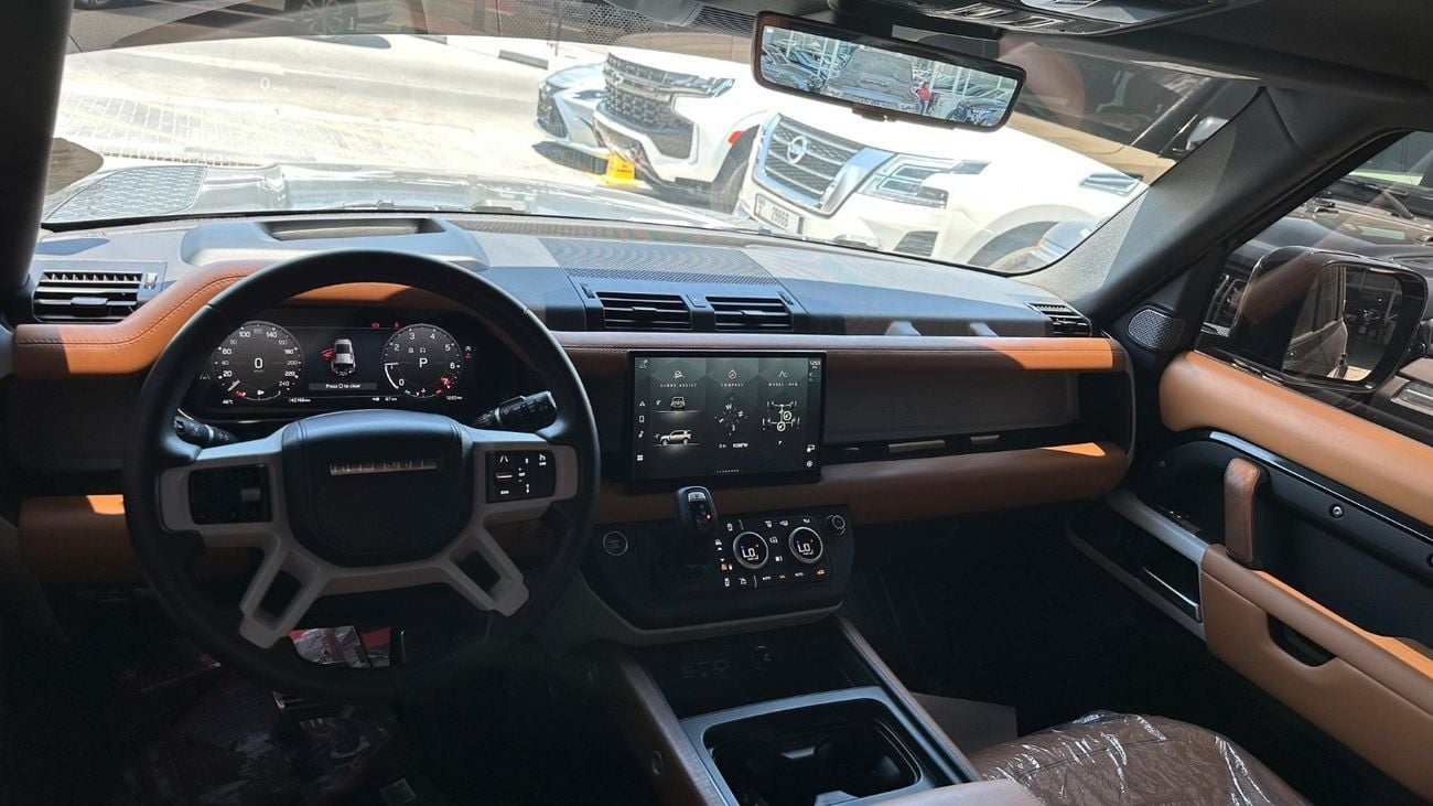 Land Rover Defender GCC | Full Service history | under warranty