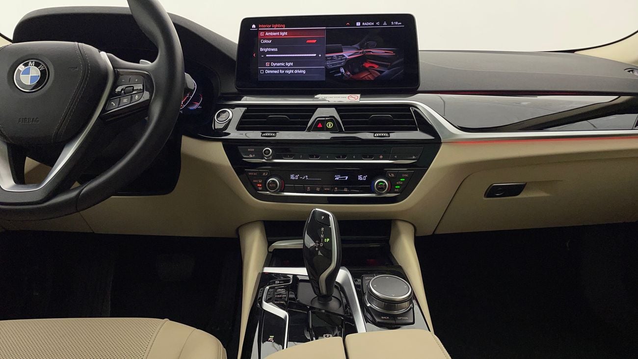 بي أم دبليو 520i JOY EDITION 2 | بدون دفعة مقدمة | اختبار القيادة في المنزل