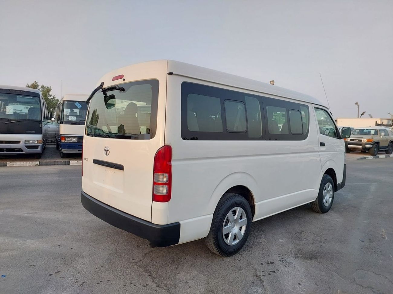 Toyota Hiace TOYOTA HIACE VAN RHD 2017 MODEL 2.7 L PETROL AUTOMATIC(PM27593)