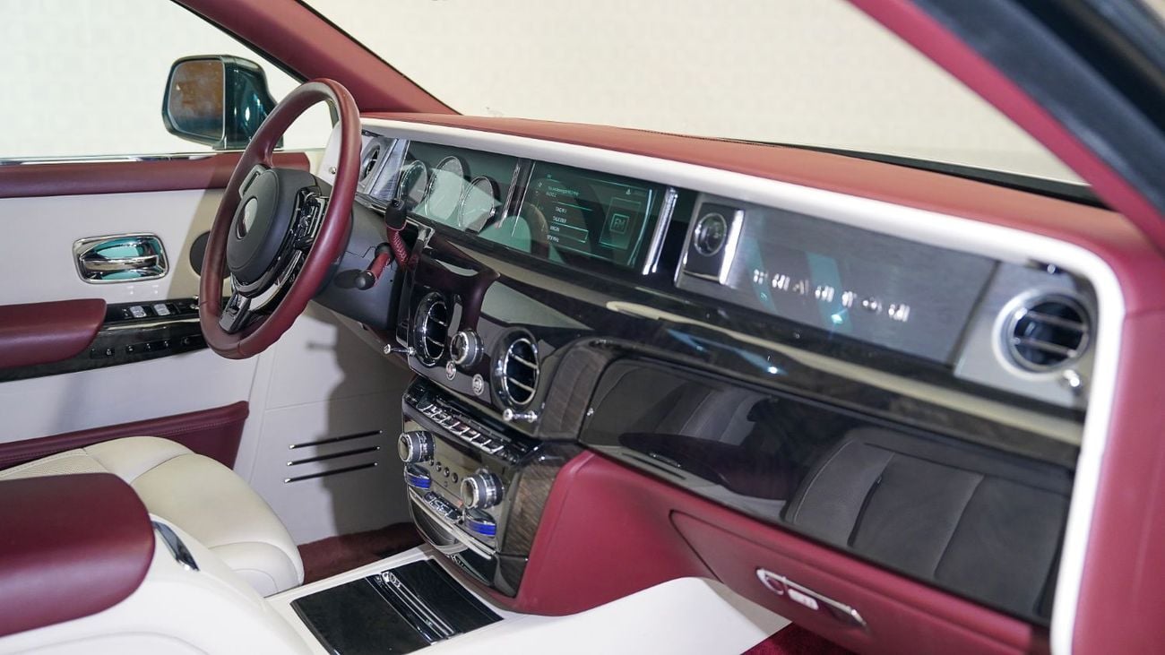 رولز رويس فانتوم Silver Badge | AED 26,565 PM | Warranty - Service 2027 | GCC