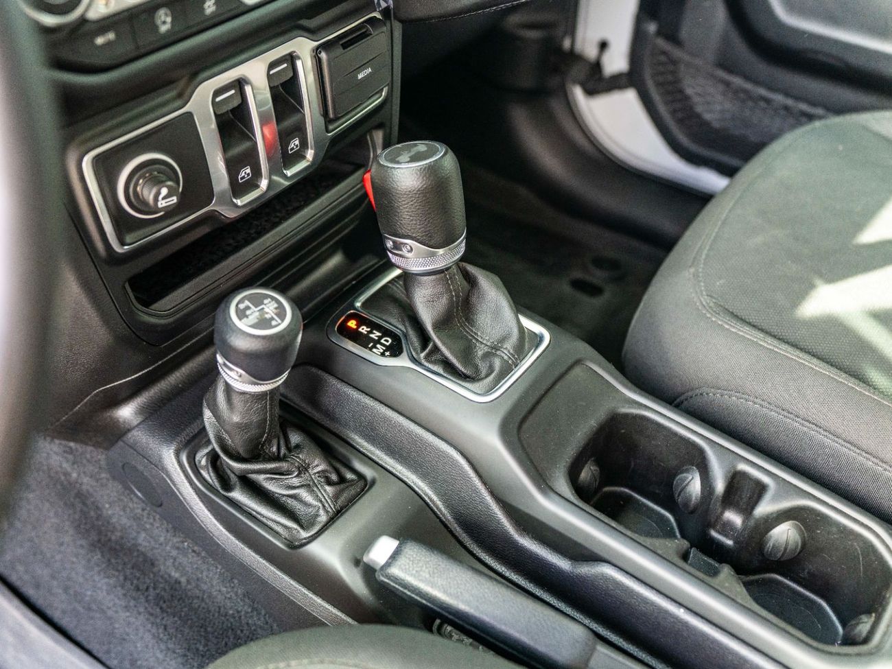 جيب رانجلر Sport 3.6L A/T (5 Seater)