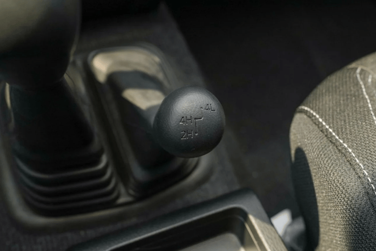 ميتسوبيشي L200 ECTP2M024 – 2025 Mitsubishi L200 Double Cab Pick Up GLX – 2.4L Petrol Manual – Black with Black Inte