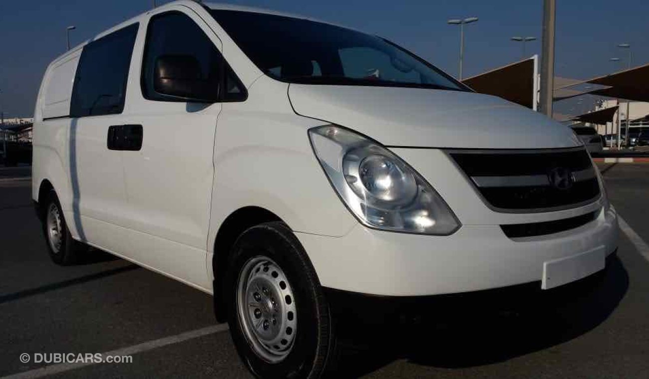 Hyundai H-1 5 seater with Chiller GCC specs