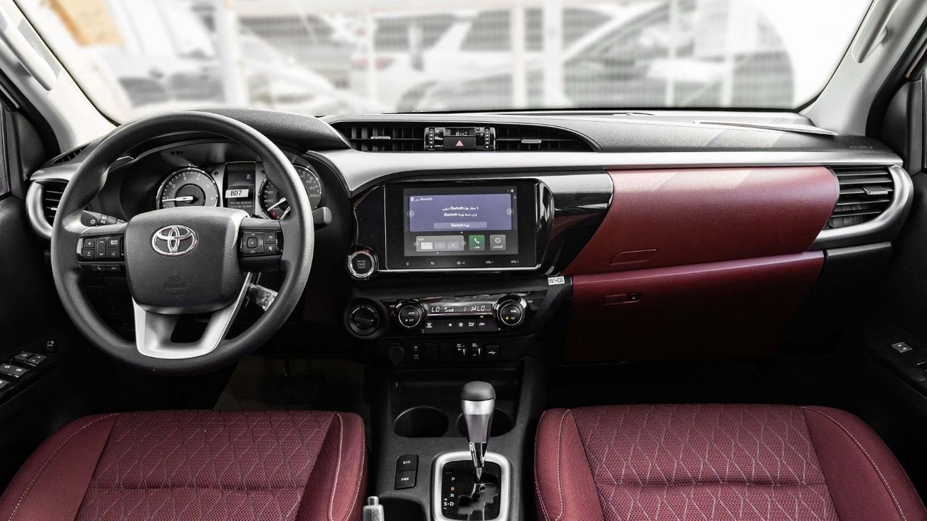 Toyota Hilux S GLX 2.4L AWD A/T 2025 Toyota Hilux SGLX 2.4L AT Diesel (White)