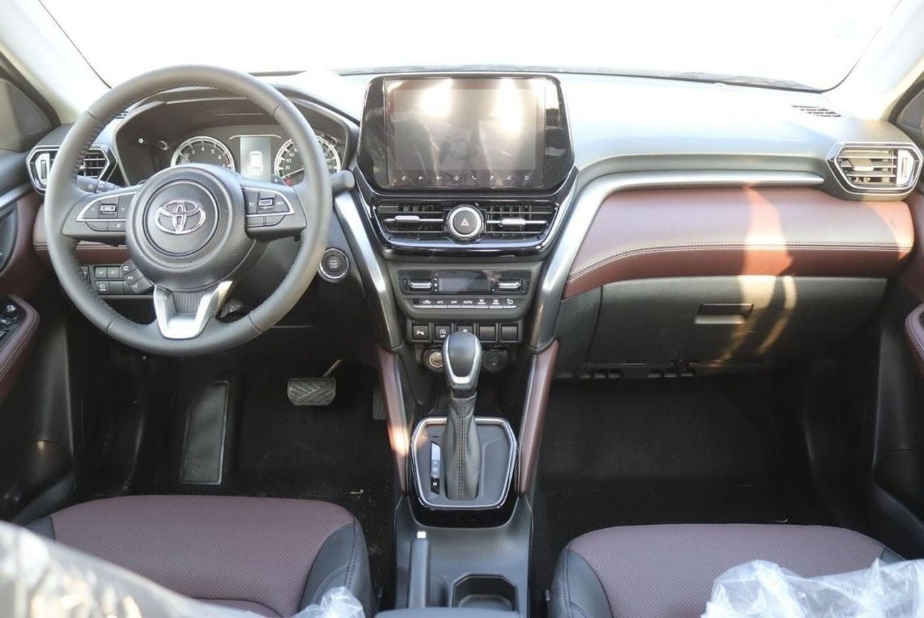تويوتا أوربان كروزر GLX 1.5L, KEYLESS ENTRY, PUSH START, PANORAMIC ROOF, MODEL 2025