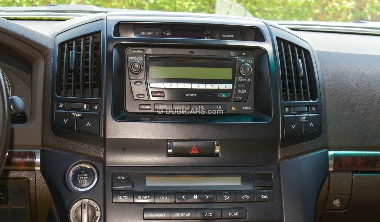 Toyota Land Cruiser LC 200 - GXR V6 4.0L PETROL 2010 - 291000 KM