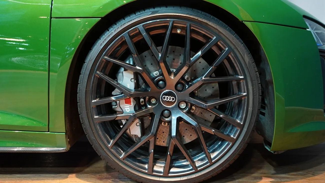 أودي R8 V10 Quatrro | Very Clean | Soft Top | Carbon fiber trim