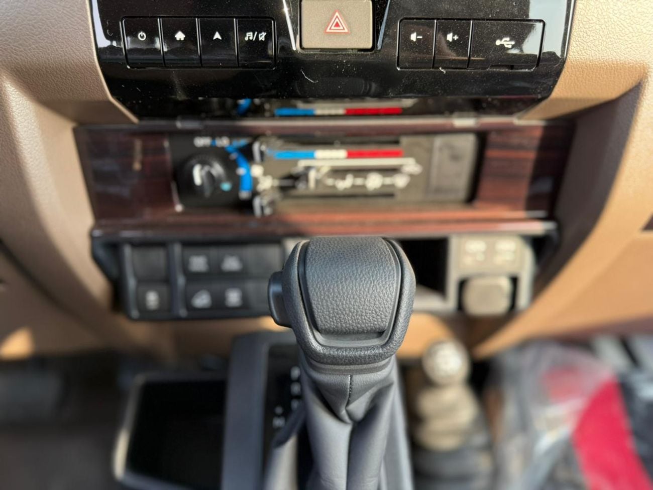 Toyota Land Cruiser 70 HT VXR 4.0L LC76 5 DOORS