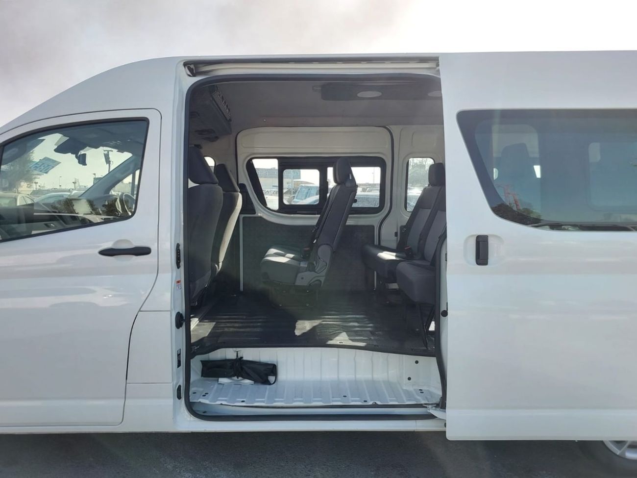 Toyota Hiace (RAMADAN OFFER) TOYOTA HIACE COMMUTER VAN RHD 2023 MODEL 2.8 L DIESEL AUTOMATIC(PM21193)