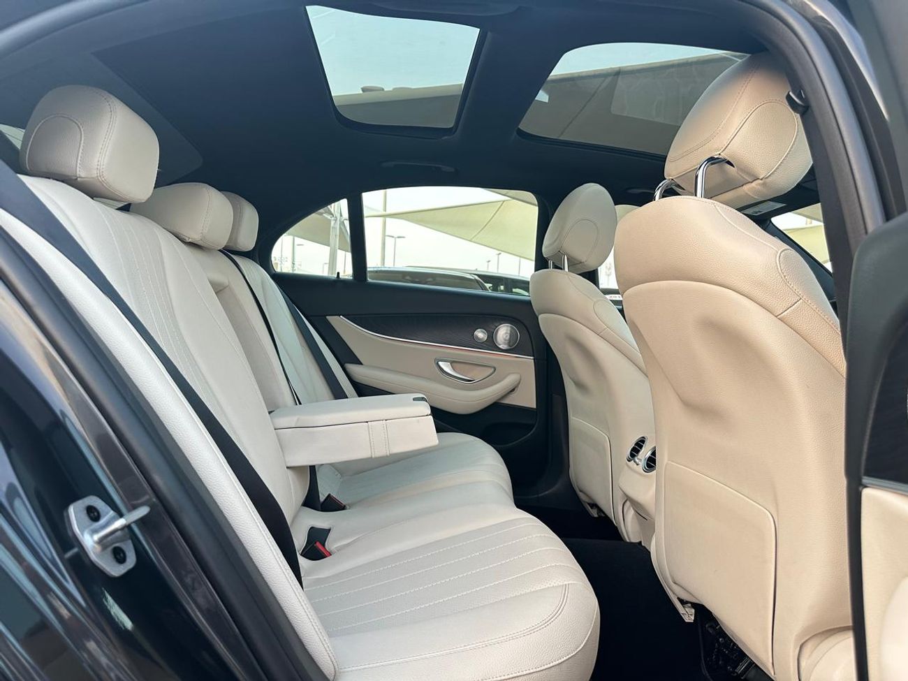 مرسيدس بنز E 350 Mercedes E350 KIT AMG_amercan_2021_Excellent Condition _Full option