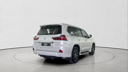 لكزس LX 570 Platinum | شامل الضمان | 0 ﺪﻔﻋﺓ ﺃﻮﻟﻯ